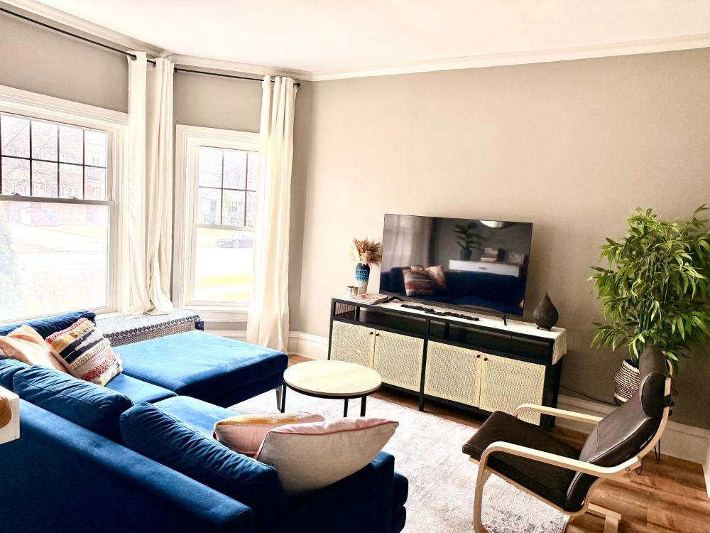 Lovely vintage Oak Park 3bd 1ba perfectly located near public transit & Chicago
